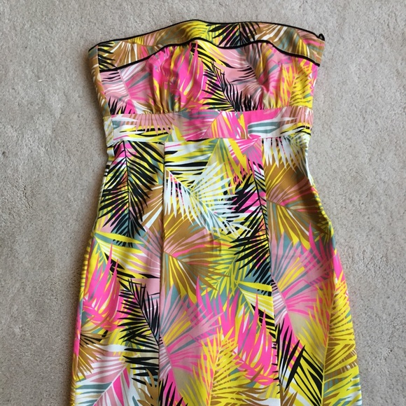 H&M Dresses & Skirts - H&M floral bodycon mini dress